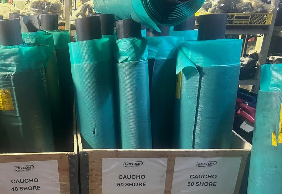 Rollos de caucho crudo identificados por dureza, 40 y 50 Shore
