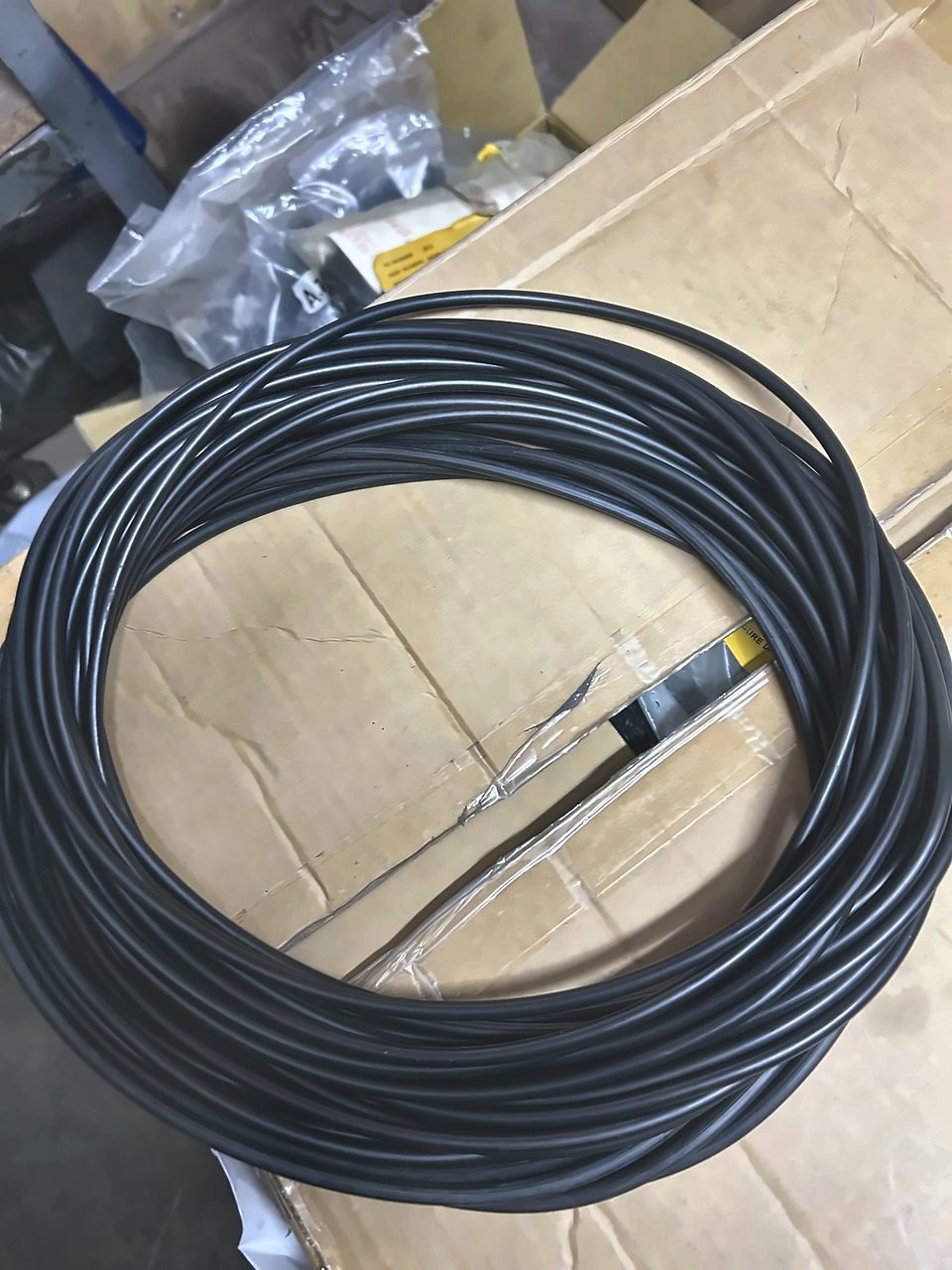 Rollo de cordón de caucho negro